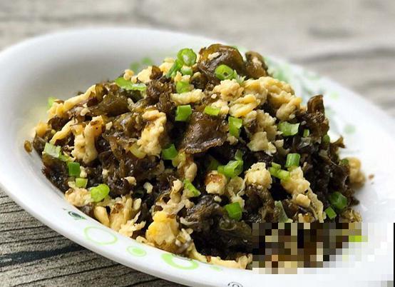 农村一种地皮菜，营养美味赛人参，包饺子贼香！