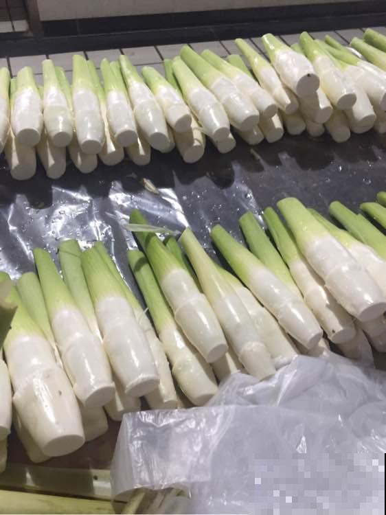 玉米长瘤子别扔，扒下来还能炒盘菜，营养价值高