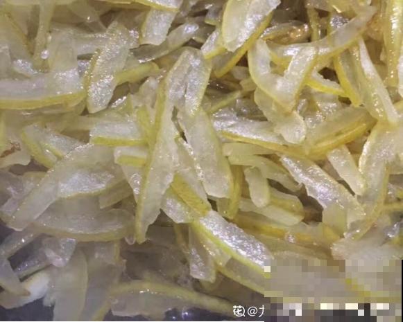 橘皮、柚子皮别扔，泡水里成大补肥，养花太有用了！