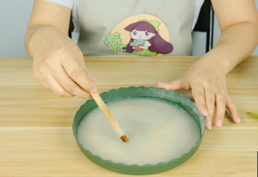 学会这么做，几根烂枝条也能长成大盆栽，不花钱就长出满园花！