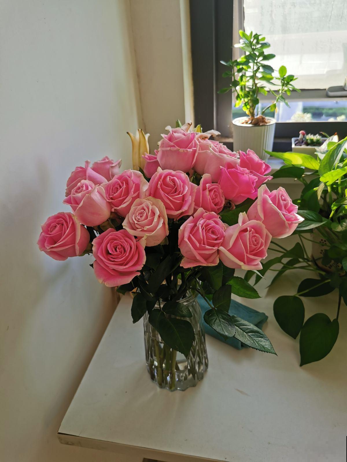 鲜花插瓶里，水里加点它，花期延长1个周