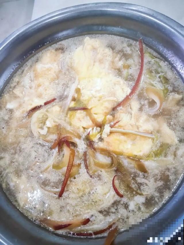 玉兰花真好吃，掐一把炒鸡蛋，竟然满嘴鸡肉味