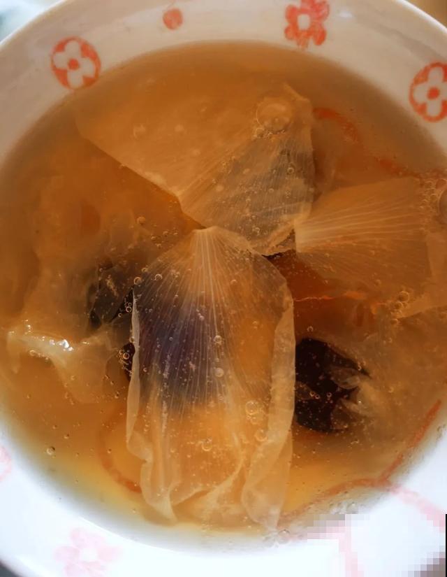 玉兰花真好吃，掐一把炒鸡蛋，竟然满嘴鸡肉味