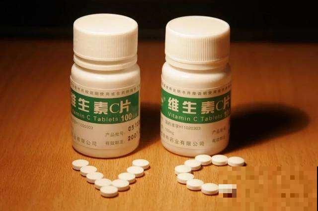 家里养的花最爱吃小药片，碾碎兑水灌盆里，叶子猛长花猛开！