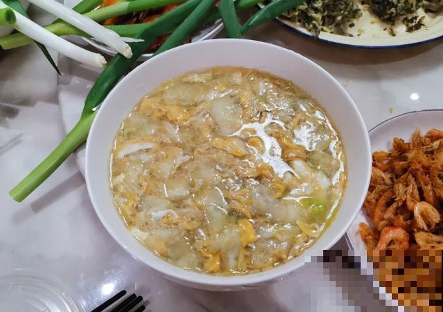玉兰花真好吃，掐一把炒鸡蛋，竟然满嘴鸡肉味