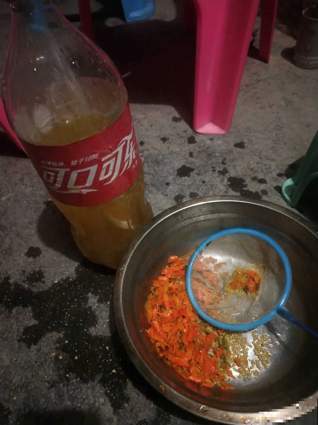 给花喷点杀菌水，虫子全杀死，杀菌消毒叶子绿！