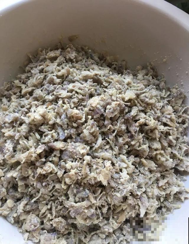 玉兰花真好吃，掐一把炒鸡蛋，竟然满嘴鸡肉味
