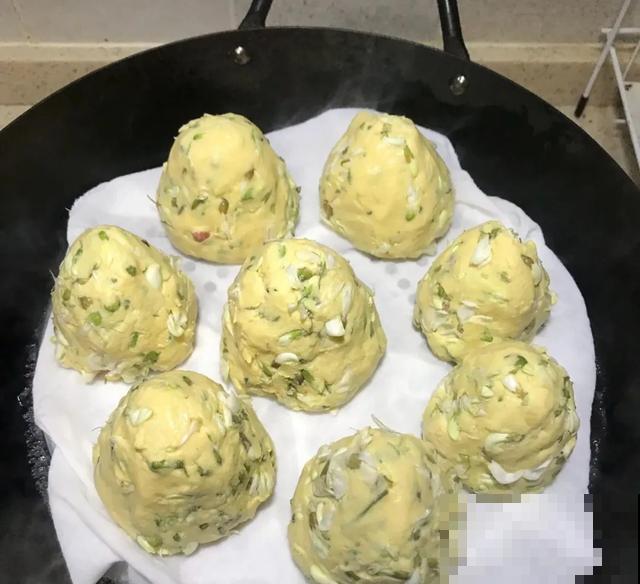 玉兰花真好吃，掐一把炒鸡蛋，竟然满嘴鸡肉味