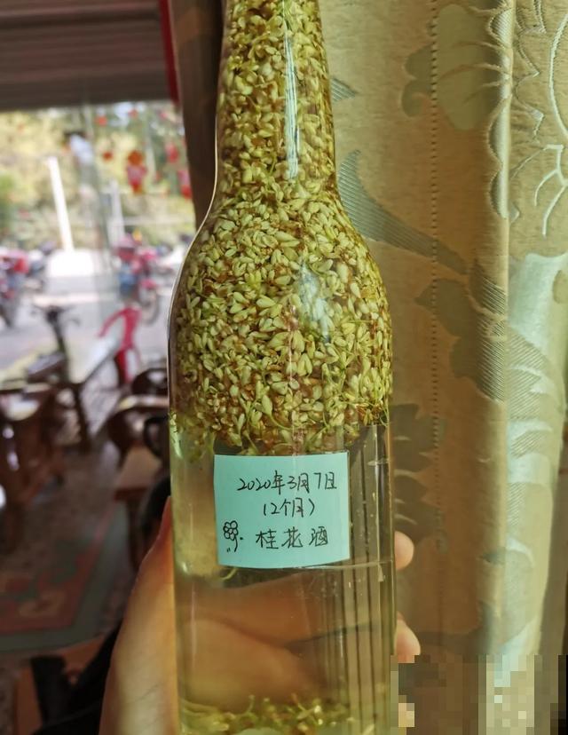 玉兰花真好吃，掐一把炒鸡蛋，竟然满嘴鸡肉味