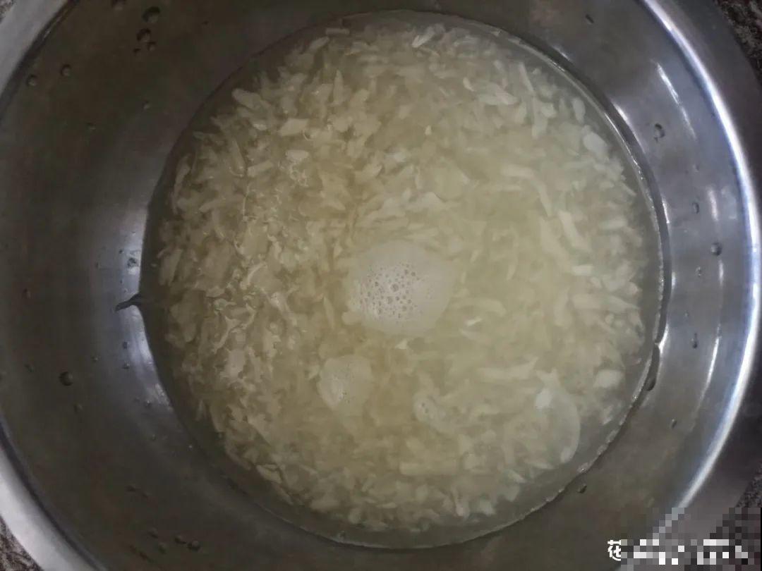 春天各种虫害来袭，花叶都要被吃没，教你新方法来杀虫！