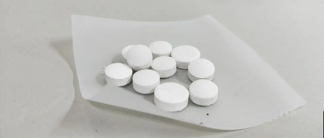 1粒小药片，碾碎丢水里，花像吃了兴奋剂疯长！