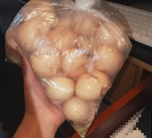 蛋壳最适合养2种花，直接碾碎就能用，大白根又粗又壮！