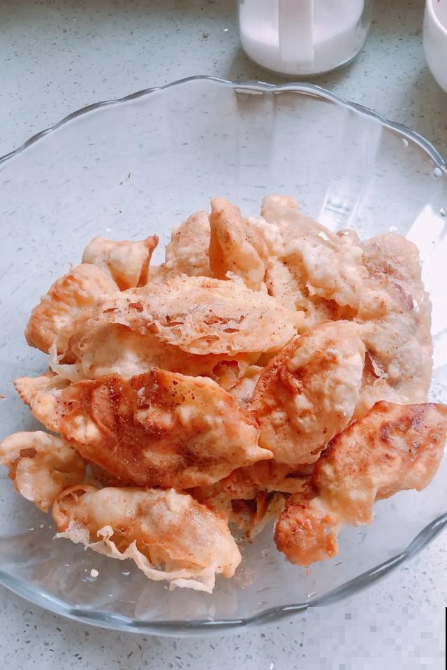 玉兰花真好吃，掐一把炒鸡蛋，竟然满嘴鸡肉味