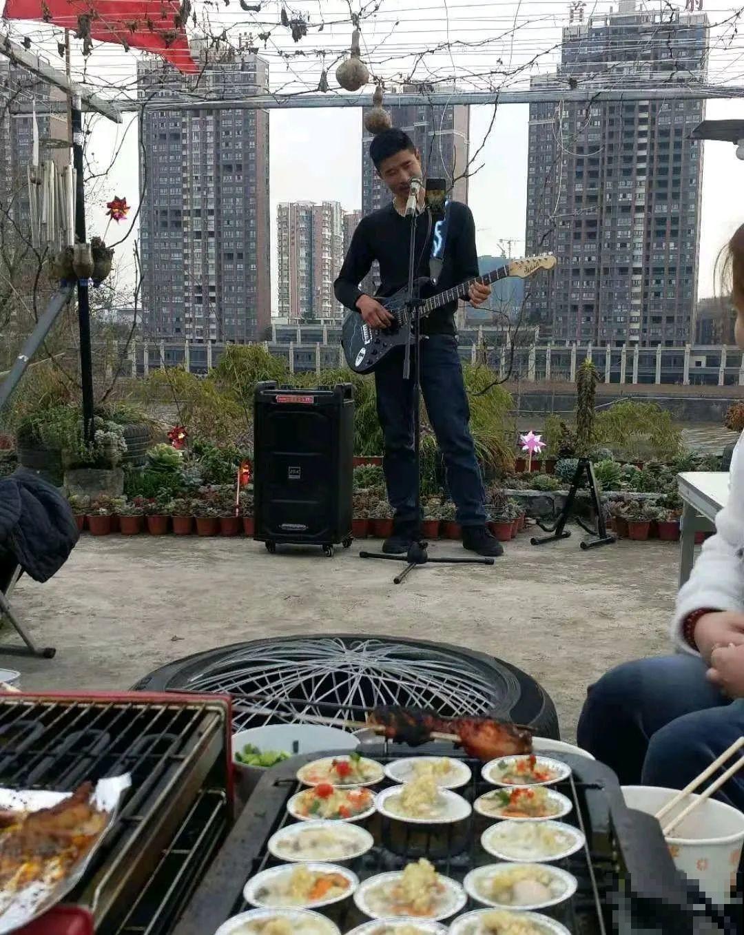 四川大哥养多肉，创意无极限，生活巴适得很！
