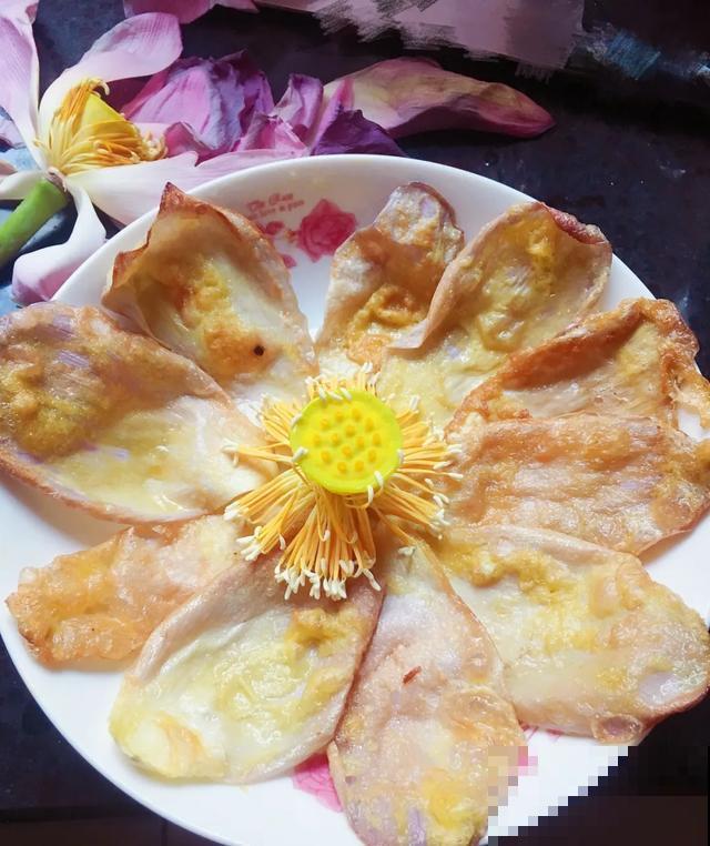 玉兰花真好吃，掐一把炒鸡蛋，竟然满嘴鸡肉味
