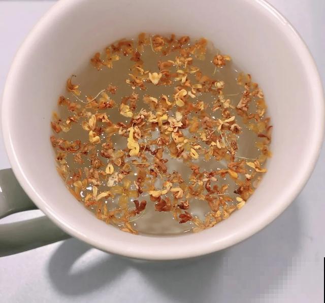 玉兰花真好吃，掐一把炒鸡蛋，竟然满嘴鸡肉味