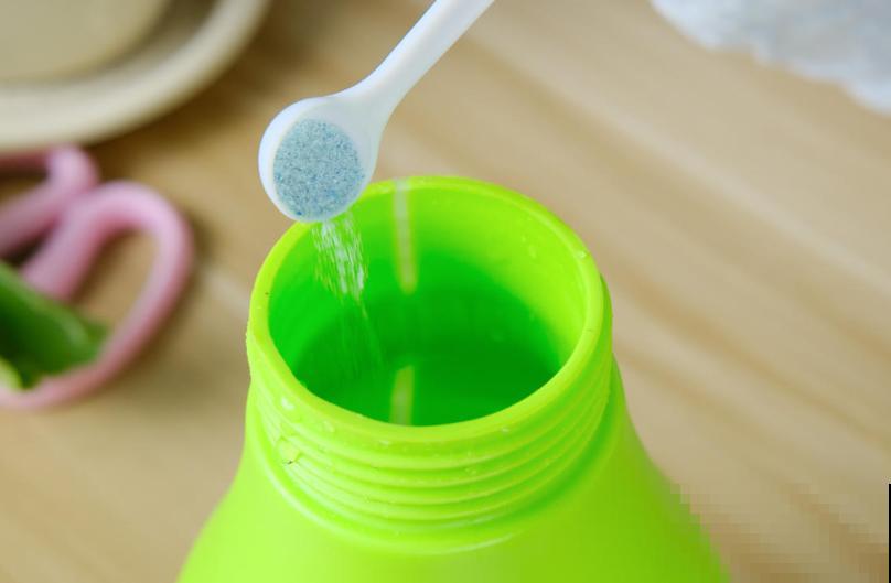 这花最怕乱浇水,一浇就黄叶烂根,不浇反而冒侧芽! 这花最怕乱浇水,一浇就黄叶烂根,不浇反而冒侧芽!