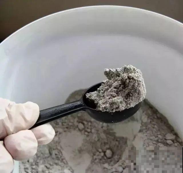 给花喷点杀菌水,叶子斑点全消灭,花越长越旺! 给花喷点杀菌水,叶子斑点全消灭,花越长越旺!