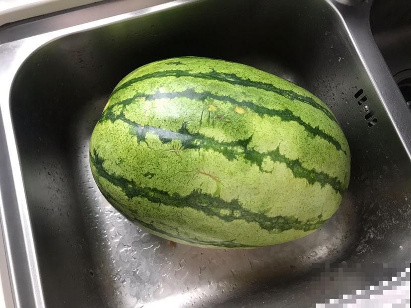 夏天就得多吃瓜,清热解毒还消暑,挑到好瓜最重要 夏天就得多吃瓜,清热解毒还消暑,挑到好瓜最重要