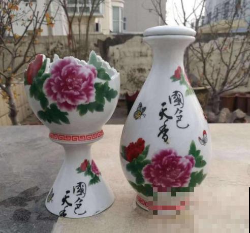 垃圾桶里捡酒瓶，种上多肉，高雅有气质！