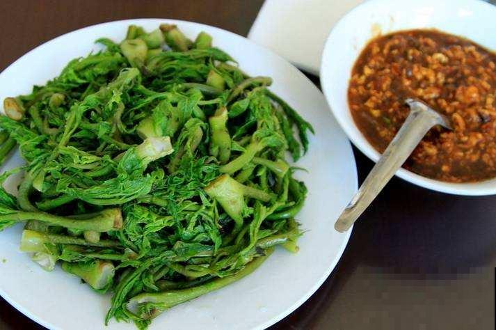 饭桌上不常见的野菜，吃过的人是少数，农村人才认识！