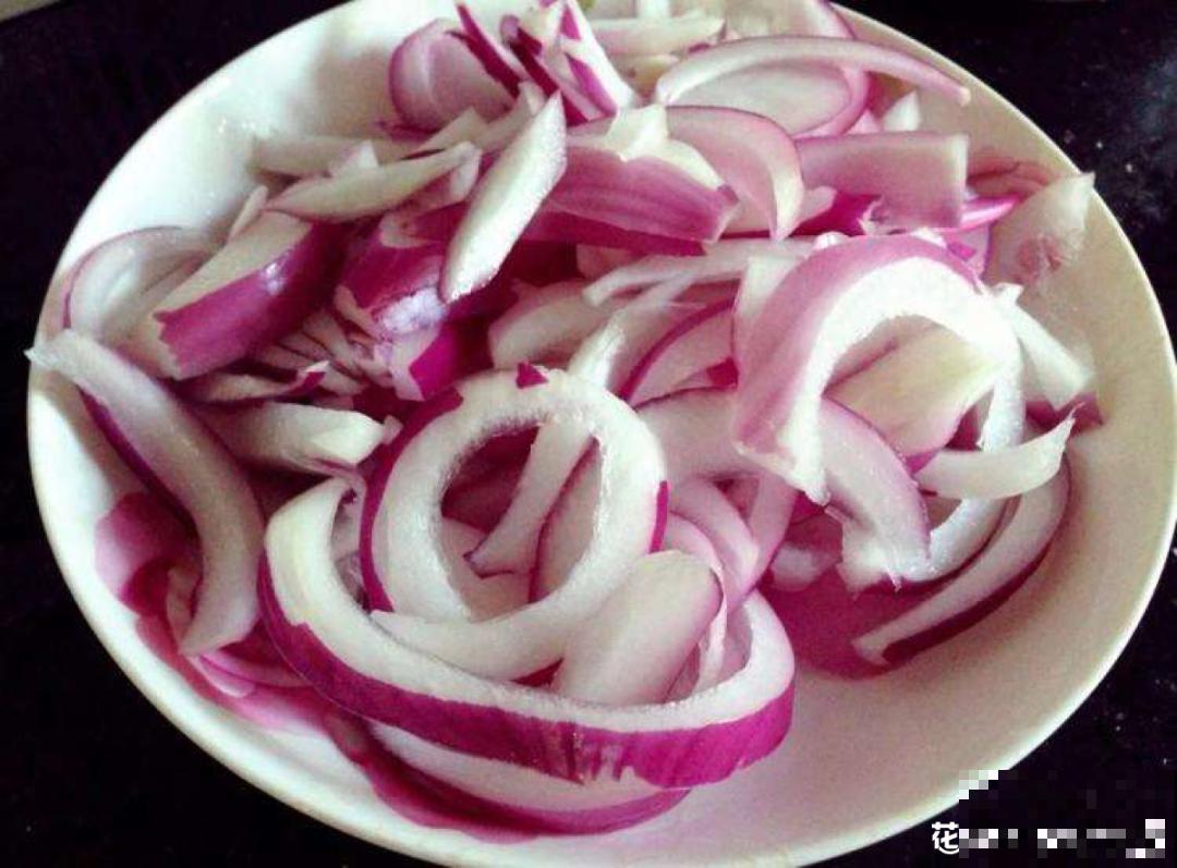 给花喷点杀菌水,叶子斑点全消灭,花越长越旺! 给花喷点杀菌水,叶子斑点全消灭,花越长越旺!