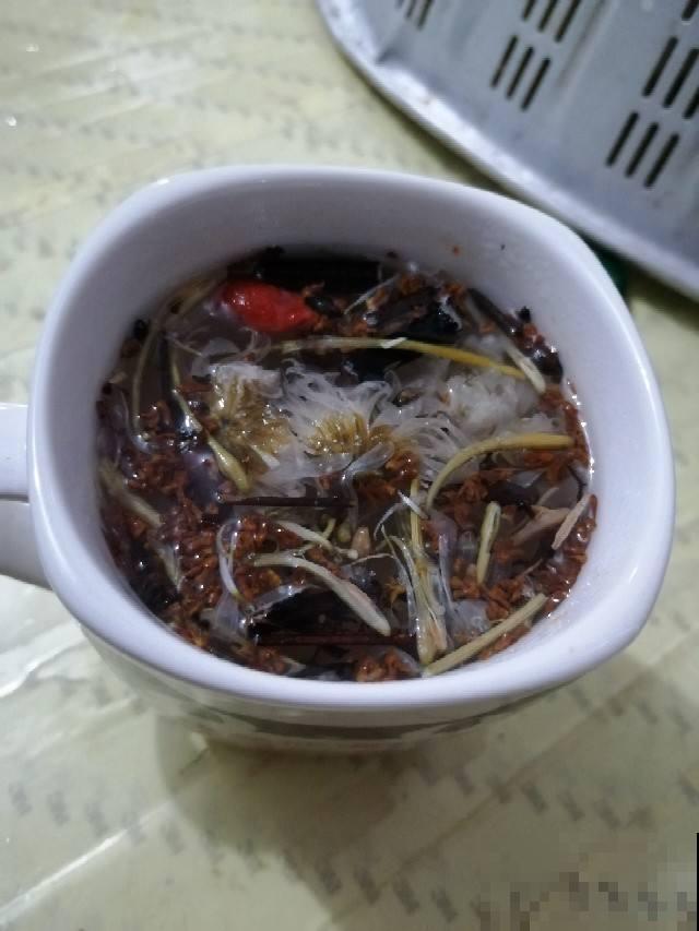 茶叶渣不要丢,掺点水捂一捂,肥效特充足 茶叶渣不要丢,掺点水捂一捂,肥效特充足