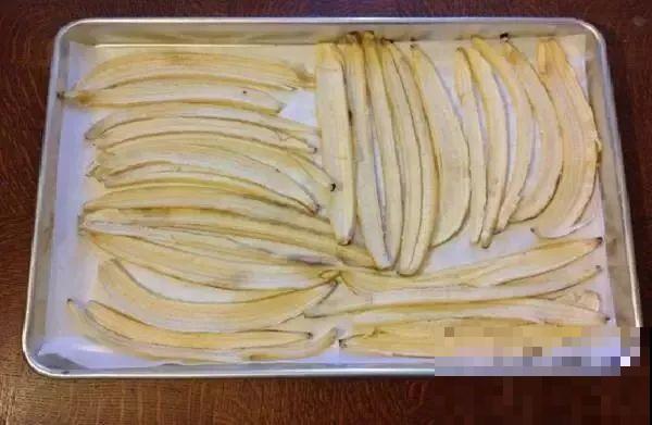 瓜果蔬菜皮不要扔,在家自制有机肥,一年的花肥钱全省了! 瓜果蔬菜皮不要扔,在家自制有机肥,一年的花肥钱全省了!