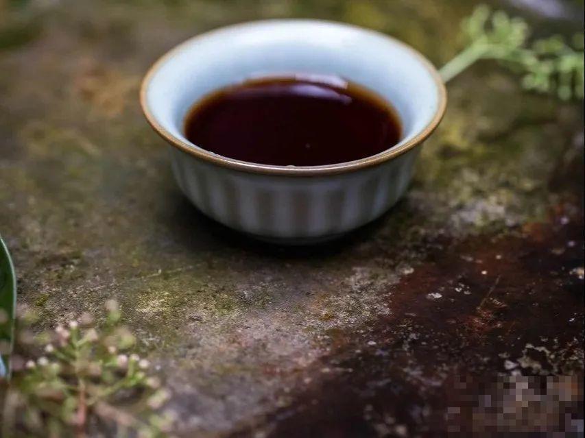 养花人的理想生活：有个小院子，养花喝茶，过两个人的小日子