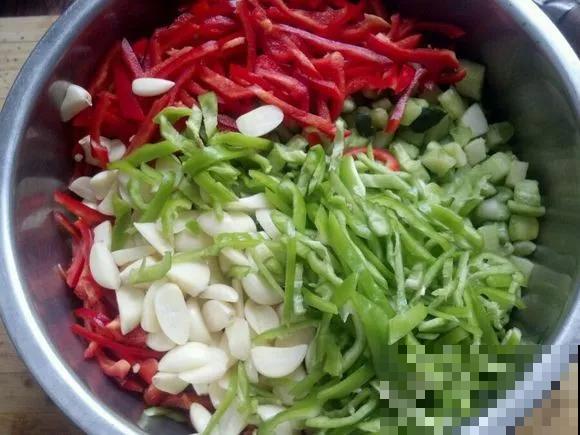 邻居酱黄瓜的秘方，好吃停不下来，一顿能吃三碗米饭