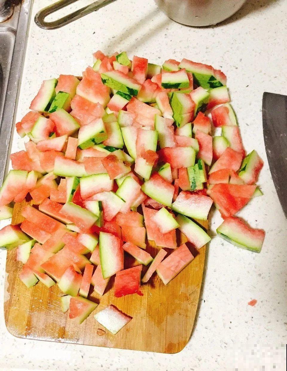 花盆里埋一捆电线，竟然再也不黄叶，花还蹭蹭开爆！