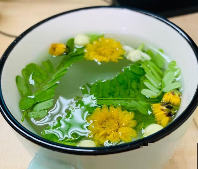 夏天喝杯养生茶,去湿除寒,身体一年都受益! 夏天喝杯养生茶,去湿除寒,身体一年都受益!