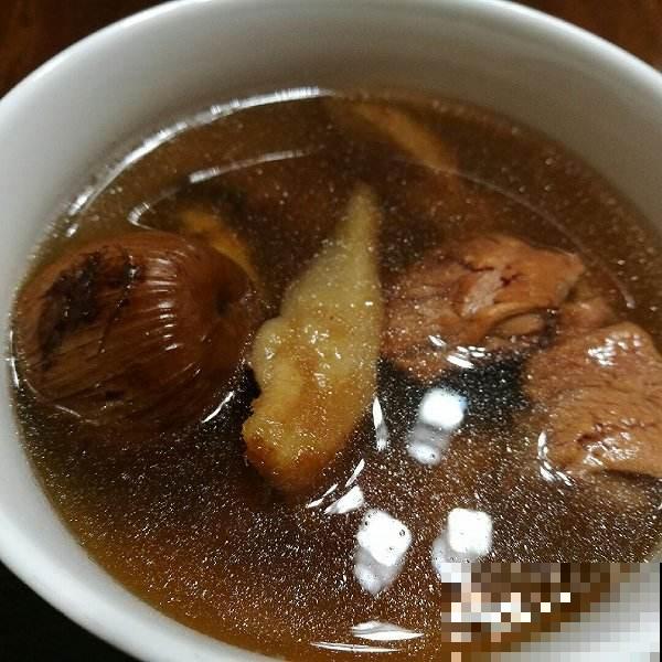 一种野草,根系特别滋补,农村人都用它炖鸡汤! 一种野草,根系特别滋补,农村人都用它炖鸡汤!