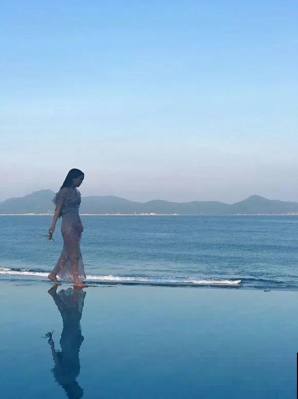 女儿辞职，回家养花，老爸说：15亩地，你负责养花，我负责蔬果！