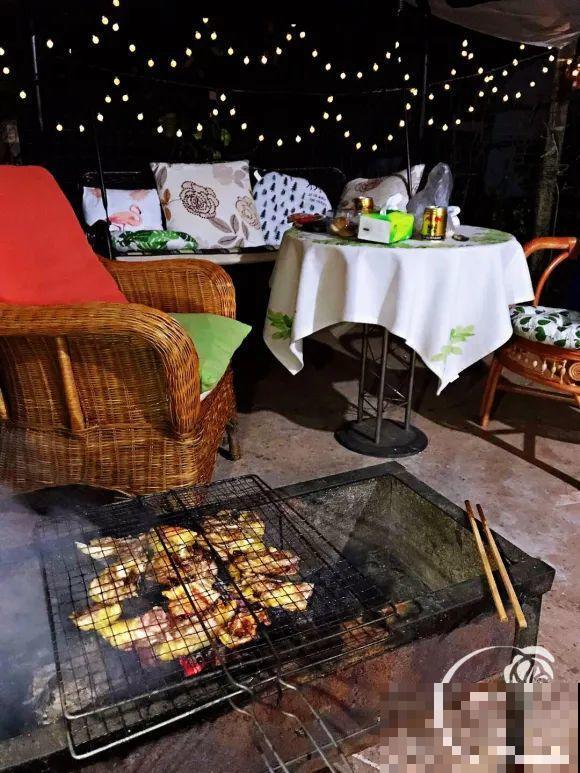 女儿辞职，回家养花，老爸说：15亩地，你负责养花，我负责蔬果！