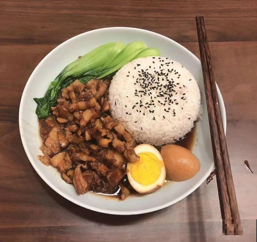 我在公司养300盆花，老板没批评，还帮忙拍照！