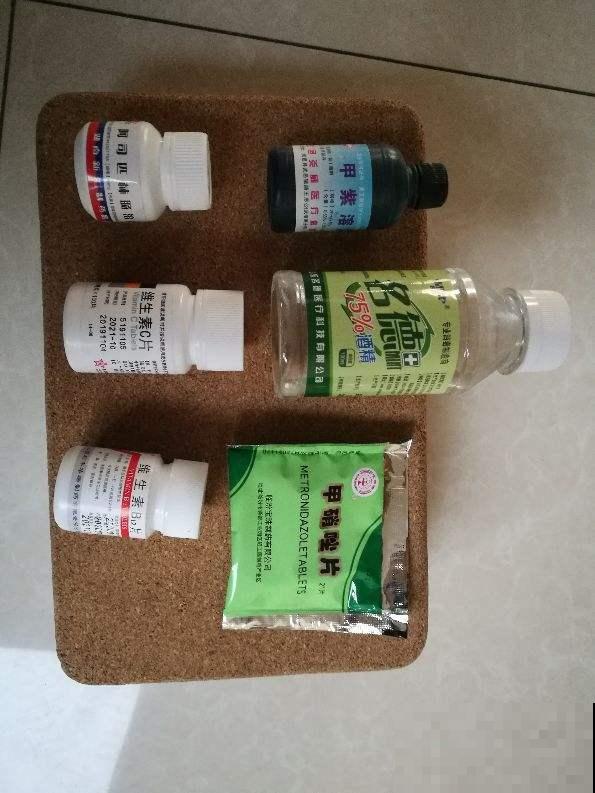 家里的过期药片别丢掉，碾成粉兑水一浇，杀菌效果超好