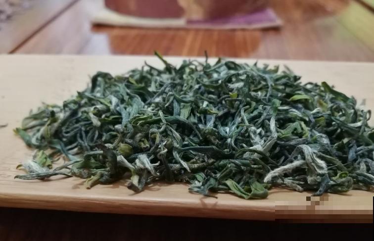 喝过的茶叶不要扔,放到花盆里,花越开越欢实! 喝过的茶叶不要扔,放到花盆里,花越开越欢实!