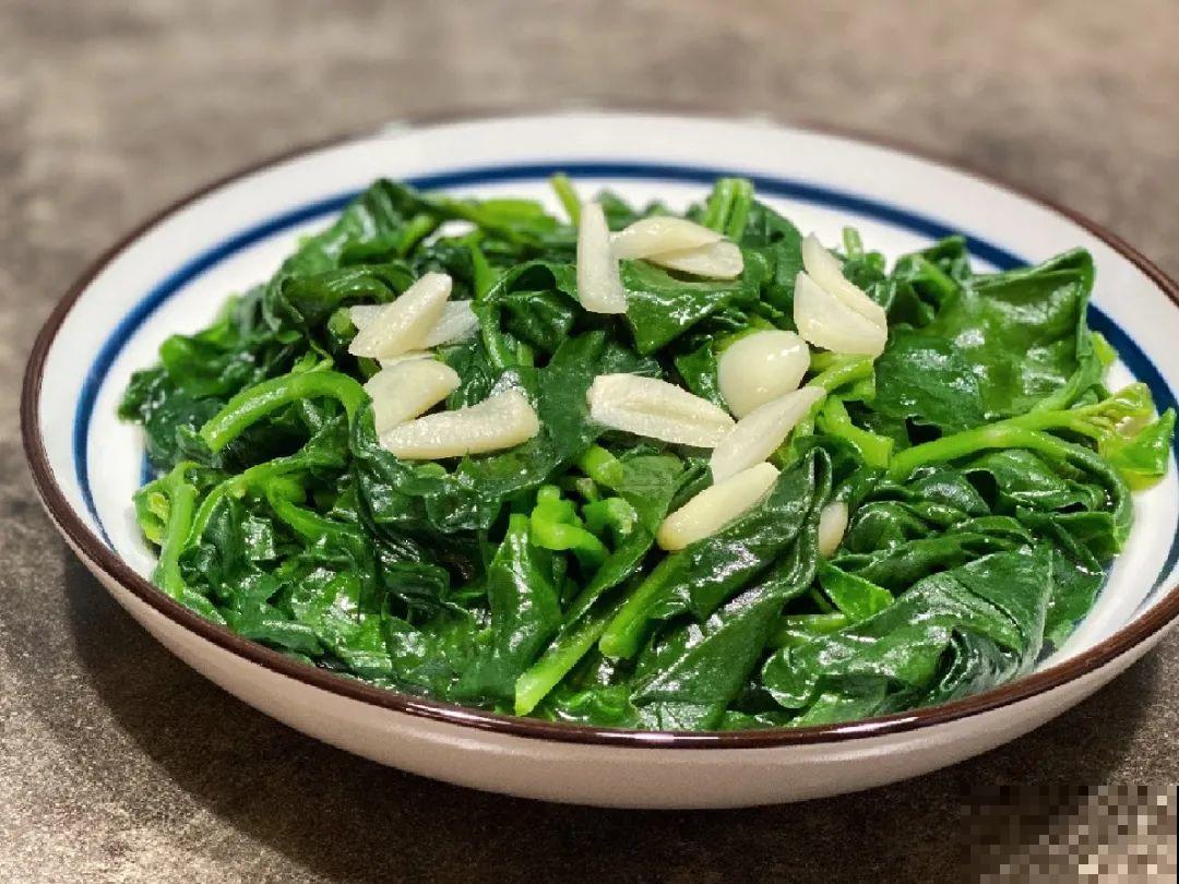 秋天野菜贵如金，赶紧上山挖，很快就老了