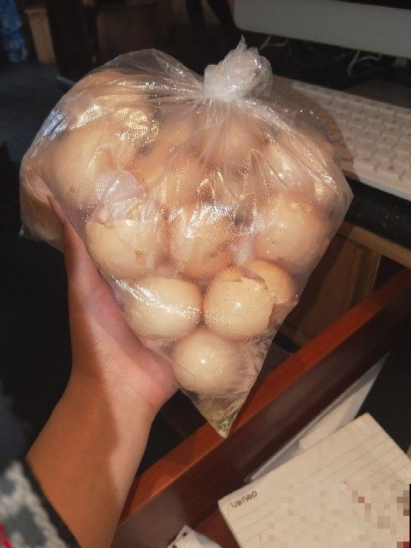 鸡蛋壳直接扣土里，三天长满小黑飞，到底为啥？