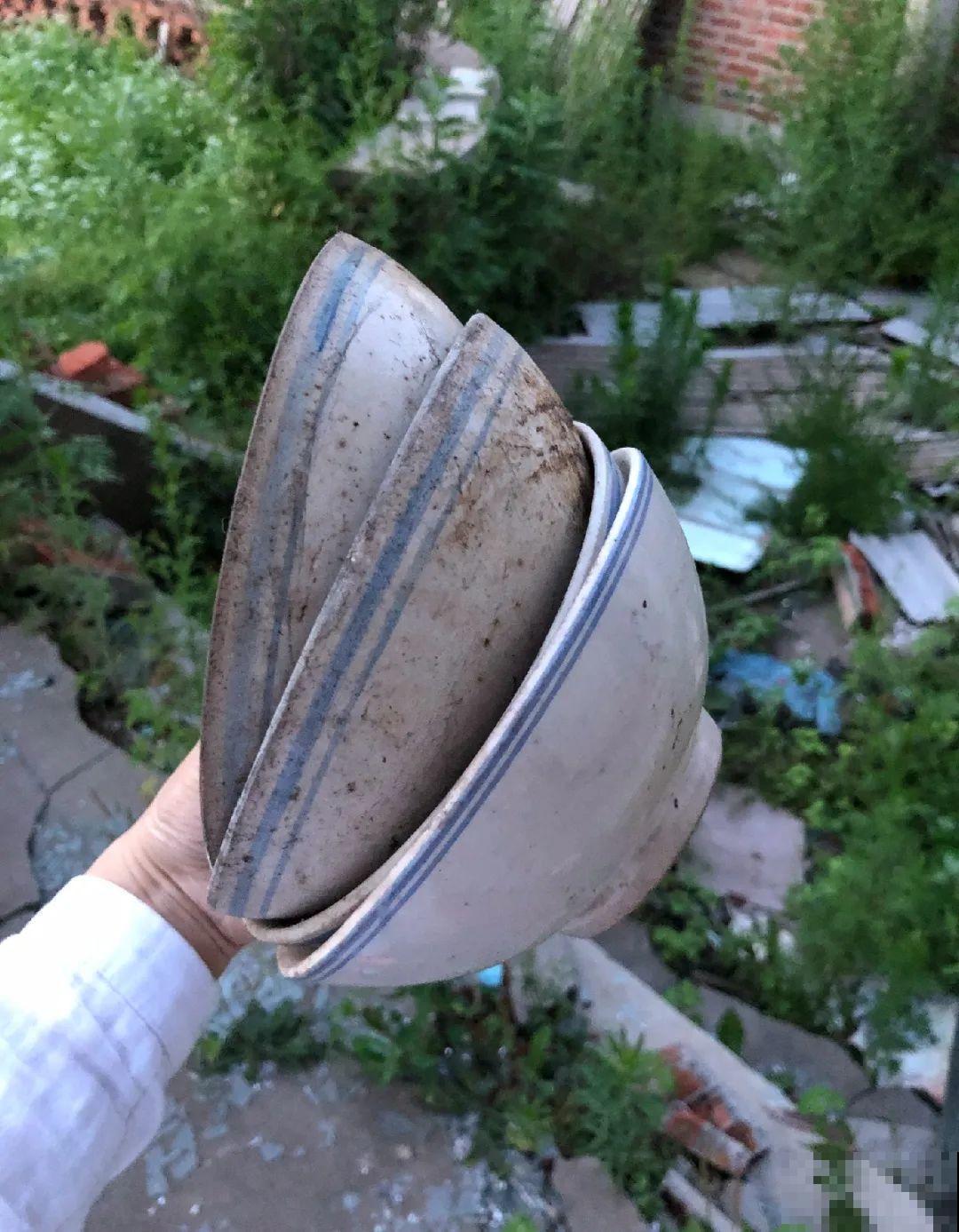 人家拆迁，我捡宝贝，花盆大缸……随便拿！