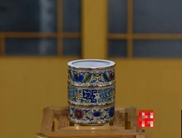 酒瓶子别丢掉,那可是种花神器,省了一笔买花钱 酒瓶子别丢掉,那可是种花神器,省了一笔买花钱