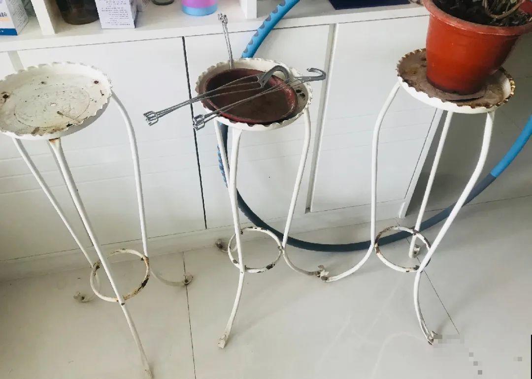 人家拆迁，我捡宝贝，花盆大缸……随便拿！