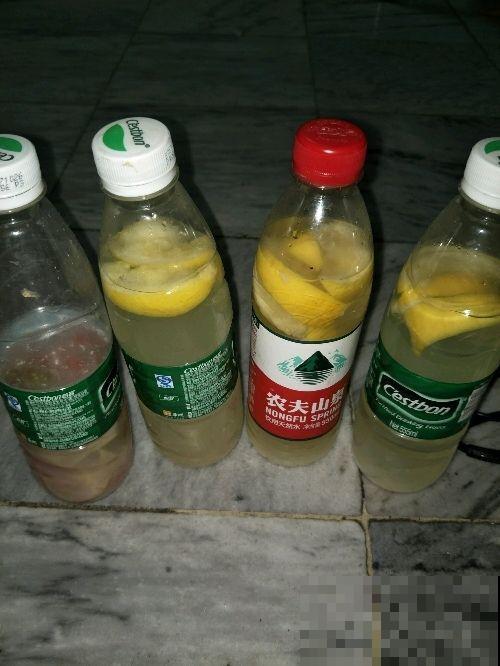 吃剩的果皮不要丢,水里浸泡一天一夜,用来浇花效果超好 吃剩的果皮不要丢,水里浸泡一天一夜,用来浇花效果超好