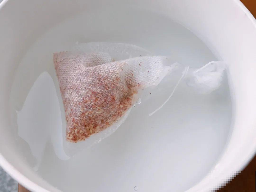 爬山虎不能随便养,爬满墙后特潮湿,还可能破坏墙体! 爬山虎不能随便养,爬满墙后特潮湿,还可能破坏墙体!