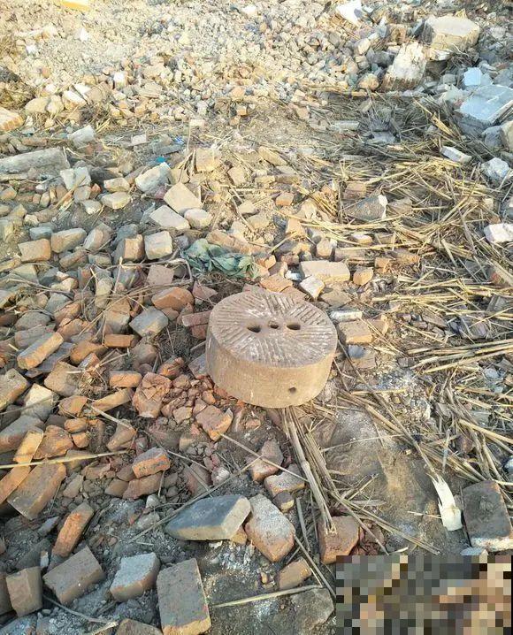 人家拆迁，我捡宝贝，花盆大缸……随便拿！