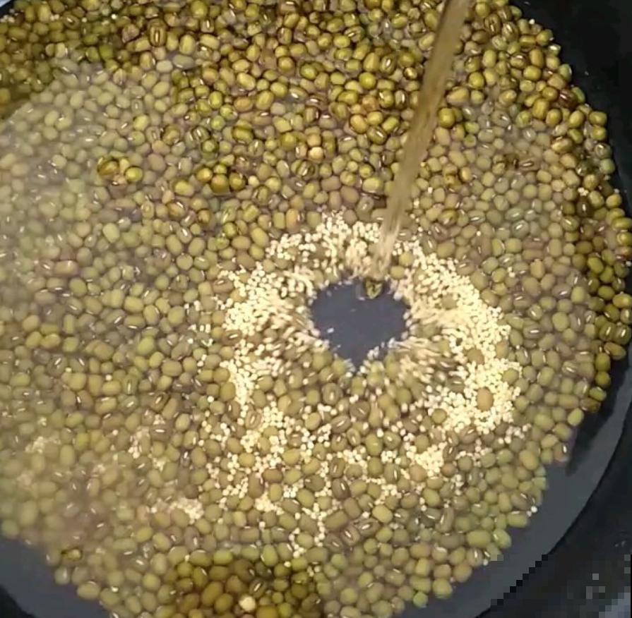 熬粥的时候这么做，比放碱还浓稠，口感太好喝不够！