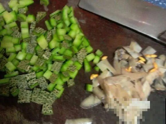 大螃蟹做花肥,秋天大补,花吃完就疯长了! 大螃蟹做花肥,秋天大补,花吃完就疯长了!