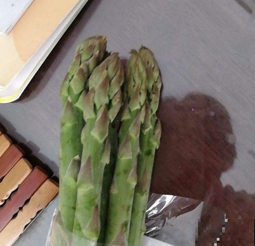 芦笋美味,冬天也能吃,买个种根就能种,太实惠! 芦笋美味,冬天也能吃,买个种根就能种,太实惠!