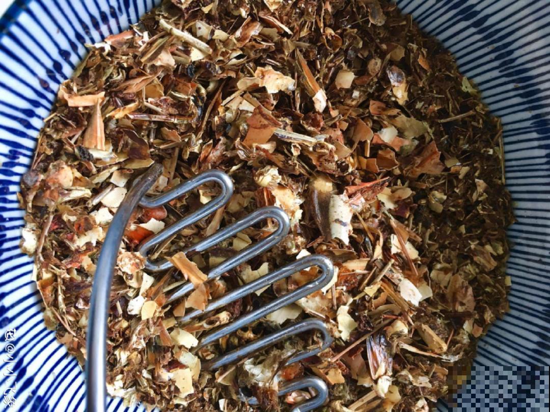 大螃蟹做花肥,秋天大补,花吃完就疯长了! 大螃蟹做花肥,秋天大补,花吃完就疯长了!